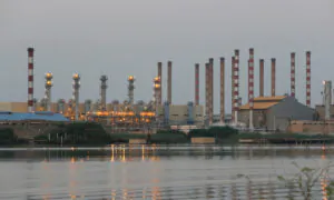 Trump Says China Can Continue to Purchase Oil From Iran | Business Matters (June 24)