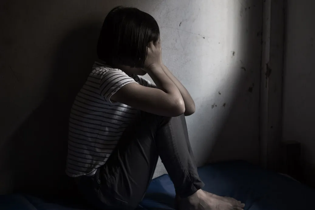 A young girl in distress. (Shutterstock)