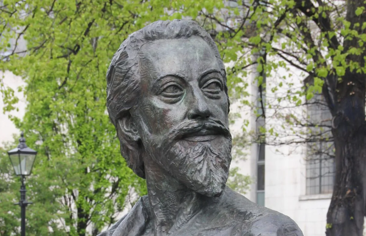 The John Donne Memorial outside of St. Paul’s Cathedral in London. (CC BY-SA 2.0)