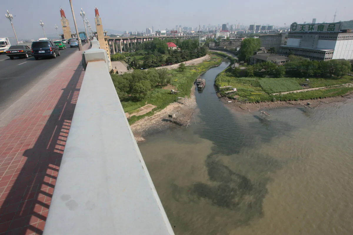 NANJING, CHINA - APRIL 16: (CHINA OUT) Polluted water flows into the Yangtze River from a stream April 16, 2007 in Nanjing of Jiangsu Province, China. The Yangtze River has become one of the most polluted rivers in the world. According to State Environmental Protection Administration China has more than 20,000 chemical factories distributed along its major rivers, including 10,000 along the Yangtze River and 4,000 along the Yellow River.  (Photo by China Photos/Getty Images)