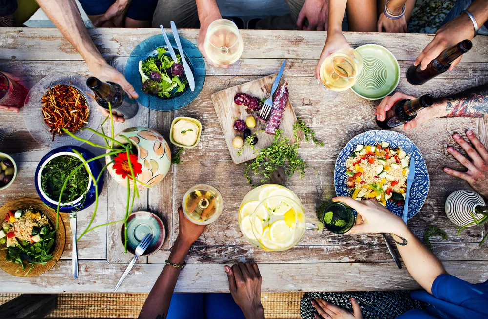 Good, easy company meets good, easy food. (Shutterstock)