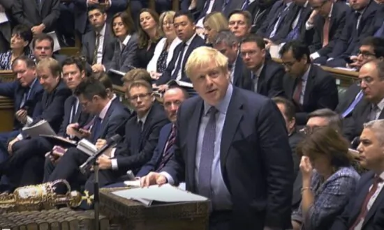 UK MP Pushes for Rights for All Hongkongers to British Passports