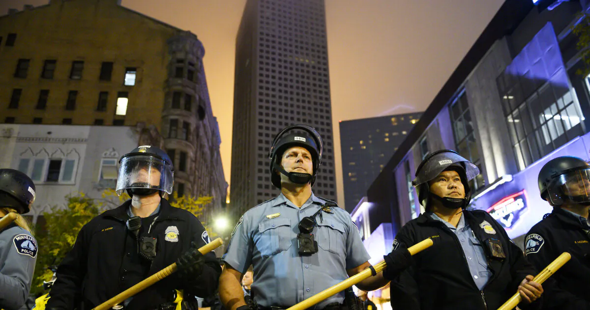 Minneapolis Police create a blockade after a campaign rally for U.S. President Donald Trump at the Target Center on Oct. 10, 2019 in Minneapolis, Minn. (Stephen Maturen/Getty Images)