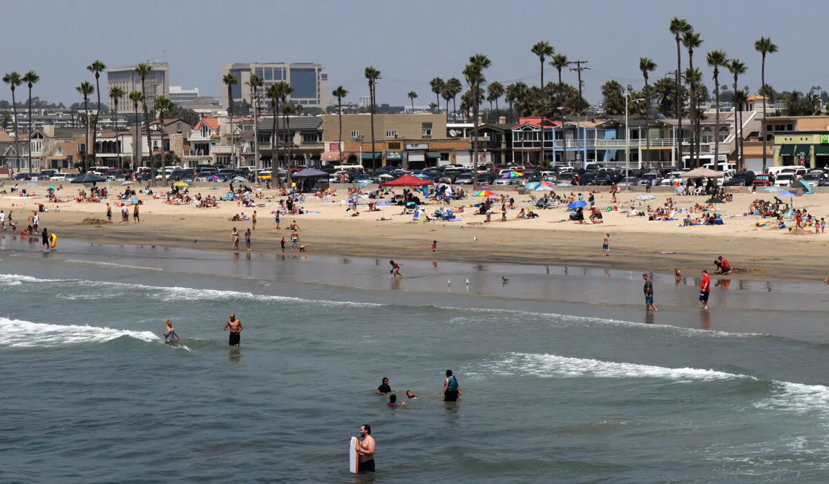 A view of Balboa beach, one of the popular beaches of Newport Beach, Calif., on Aug. 17, 2009. (Gabriel Bouys/AFP/Getty Images)