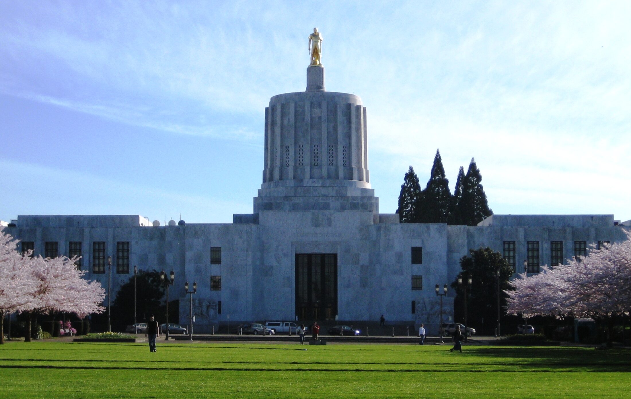 Oregon Lawmaker Who Let Protesters Into State Capitol Charged With Criminal Misconduct - Vimarsana News