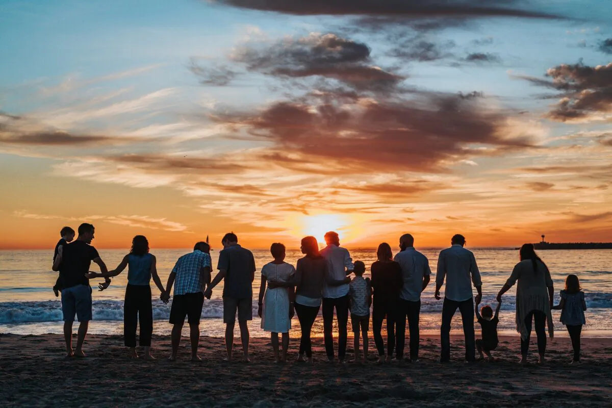 Positive relationships with extended family enhance childhood.  (Tyler Nix|Unsplash)