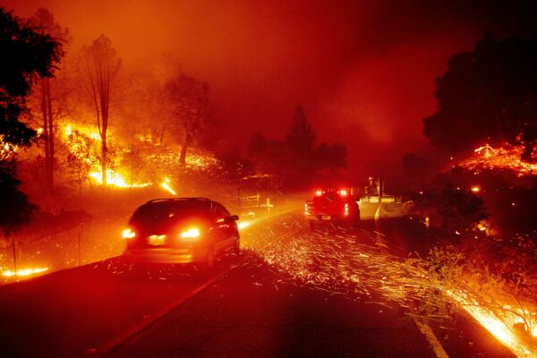 Kincade Fire burns