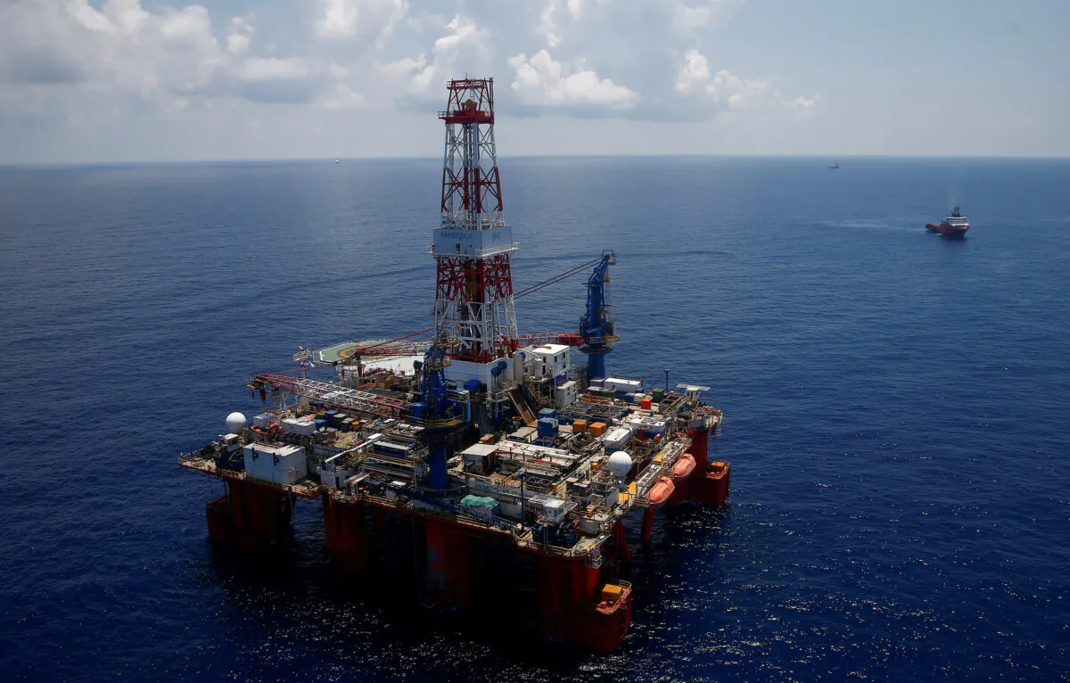 A general view shows JDC Hakuryu-5 drilling rig and supply vessels in the South China Sea off the coast of Vung Tau, Vietnam on April 29, 2018. (Maxim Shemetov/Reuters)
