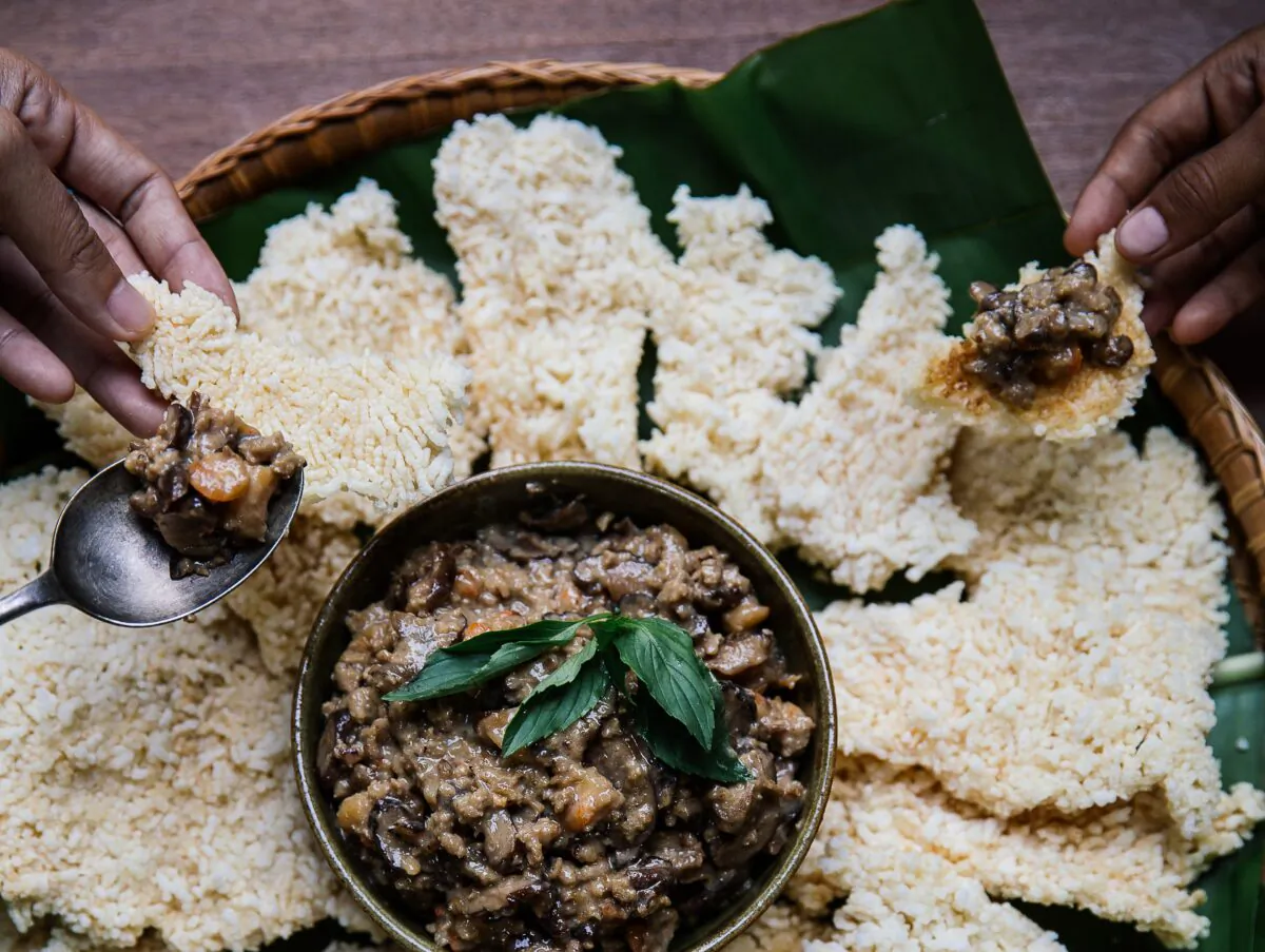 Bay kdaing pises, crispy rice chips with a shrimp and pork dip. (Nataly Lee)