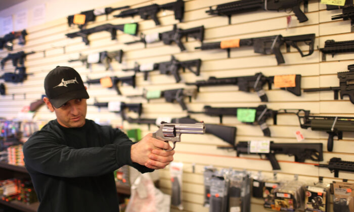 A salesman shows a customer a handgun in Delray Beach, Florida, on Jan. 5, 2016.  (Joe Raedle/Getty Images)