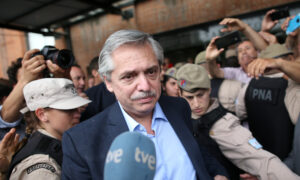 Argentina's Fernandez, Macri Meet as Country Faces Uncertain Future