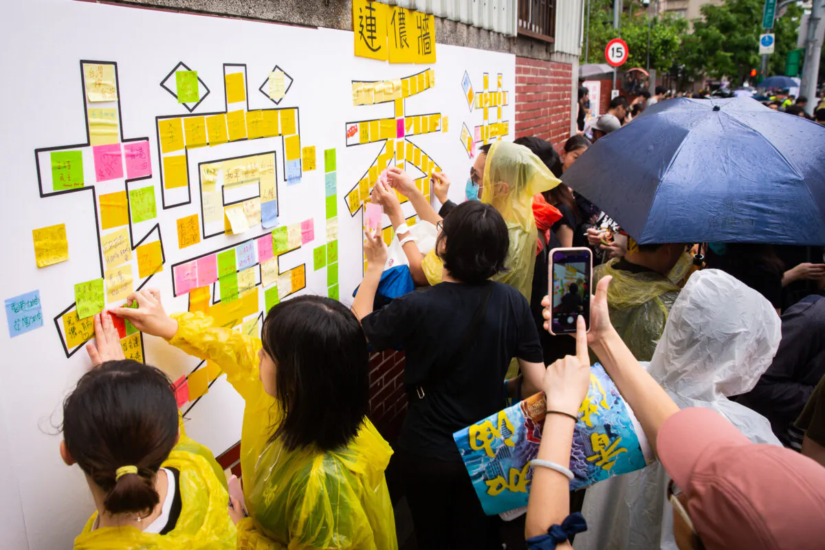 People put up post-it notes on a "Lennon Wall" in Taipei, Taiwan, on Sept. 29, 2019. (Chen Po-chou/The Epoch Times)