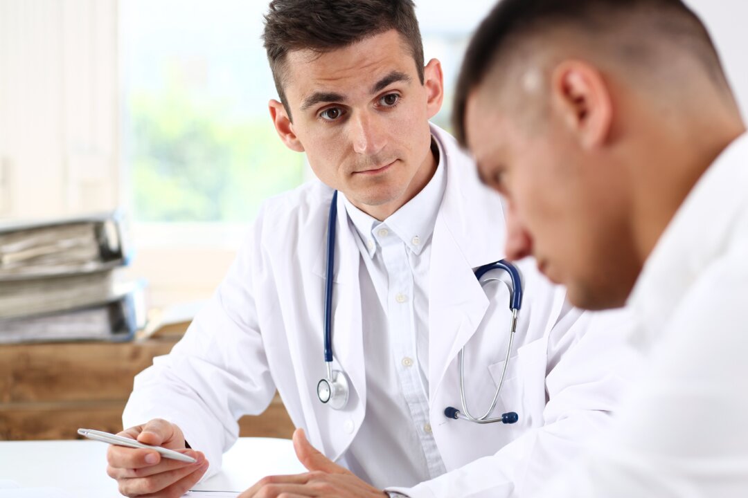 Some doctors are reluctant to prescribe benzos because of the risk of addiction, overdose, and cognitive impairment.
(H_Ko/Shutterstock)