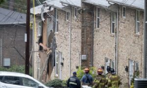 One Person Dies as Light Plane Hits Atlanta, GA Townhouses