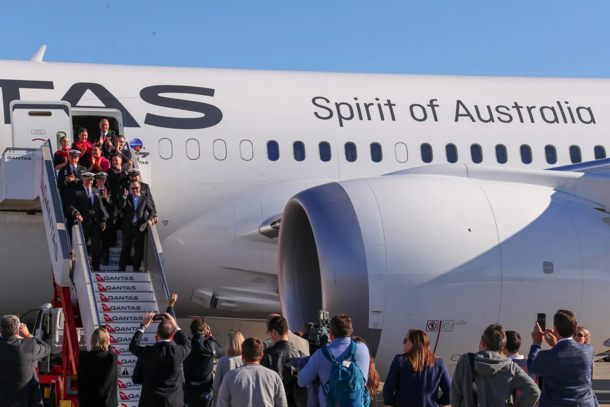 The crew disembarks in Sydney. (James D Morgan/Qantas)