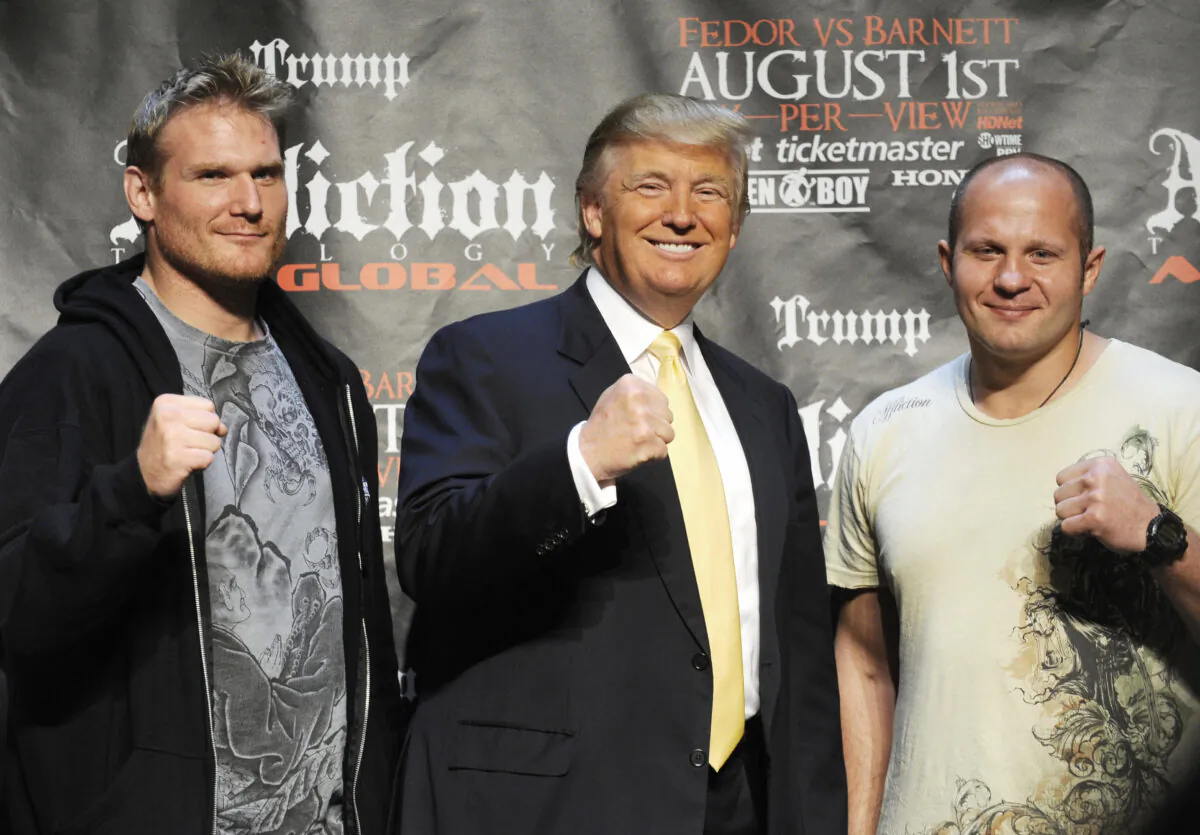 Donald Trump poses with MMA heavyweight fighters Josh Barnett (L) and Russia's Fedor Emelianenko in New York on June 3, 2009. (Emmanuel Dunand/AFP via Getty Images)