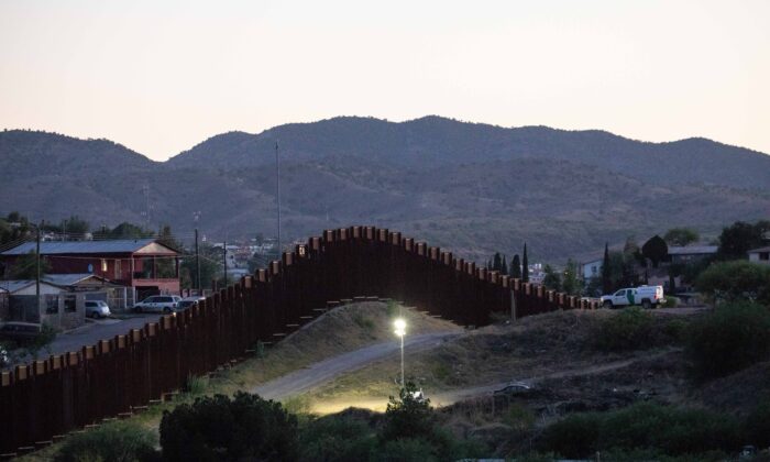 Border Patrol guards the U.S.-Mexico border in Nogales, Ariz., on May 23, 2018. (Samira Bouaou/The Epoch Times)
