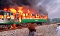 Fire on Moving Train Kills 71 Passengers in Central Pakistan