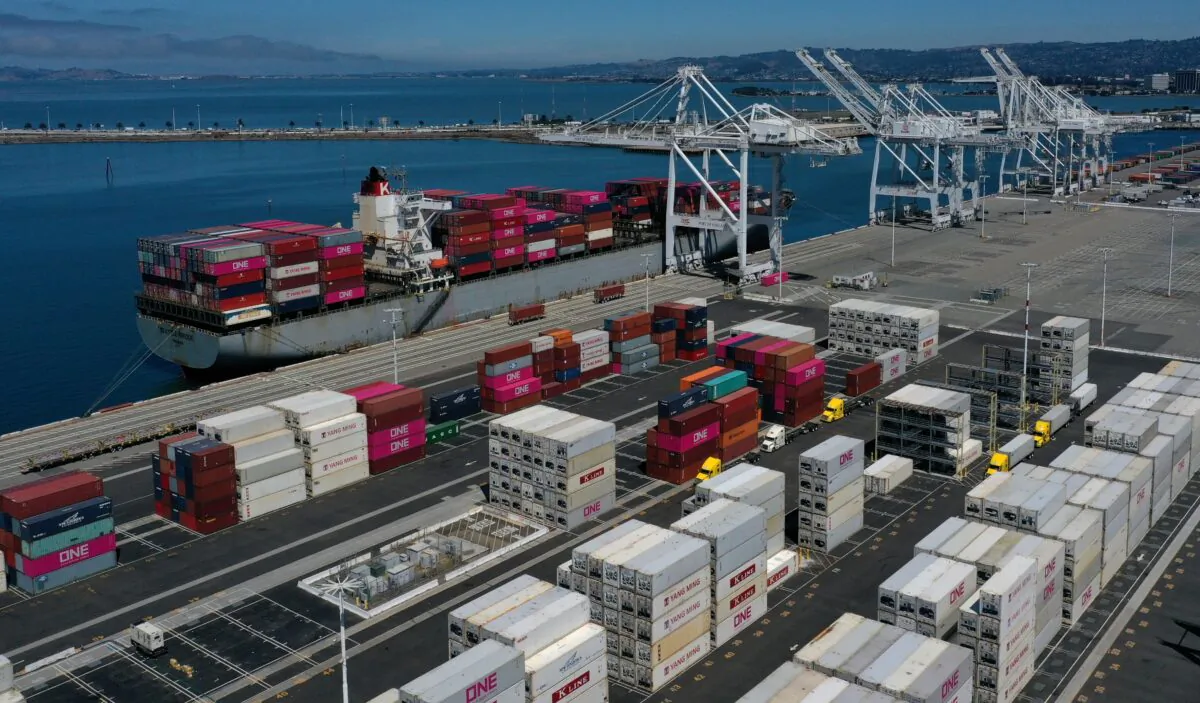 A ship in a berth at the Port of Oakland Transbay Container Terminal in Oakland, Calif., on Sept. 3, 2019. (Justin Sullivan/Getty Images)