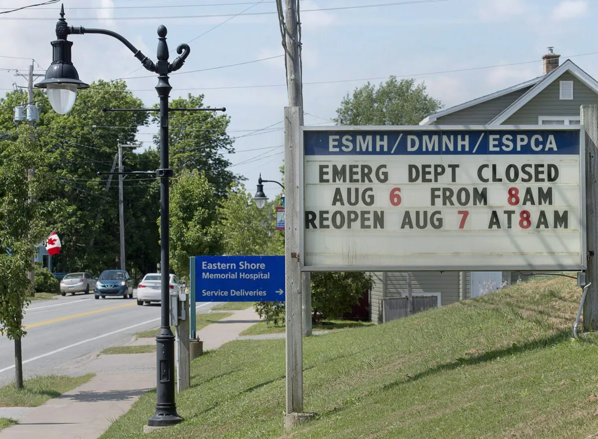 A sign shows the times of temporary emergency department closures at Eastern Shore Memorial Hospital in Sheet Harbour, N.S., on Aug. 6, 2018. (THE CANADIAN PRESS/Andrew Vaughan)