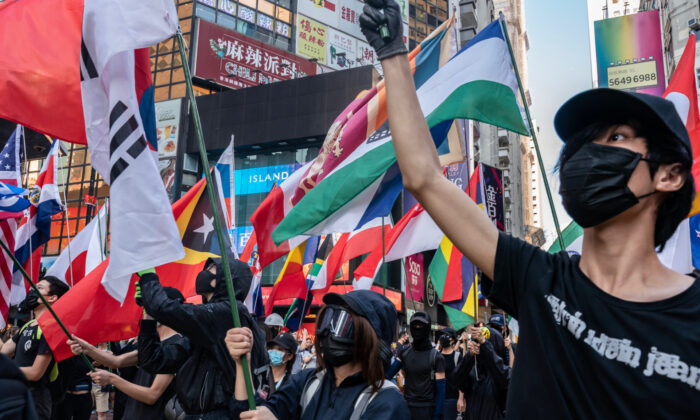 Hong Kong In Chaos After Police Break Up Protests With Tear Gas | The ...