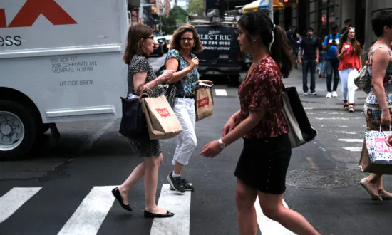 Despite Weak Growth, Americans Feel Content About State of the Economy
