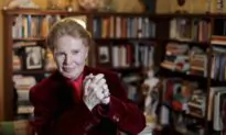 Celebrity Astrologer Walter Mercado Dies at 87: Reports