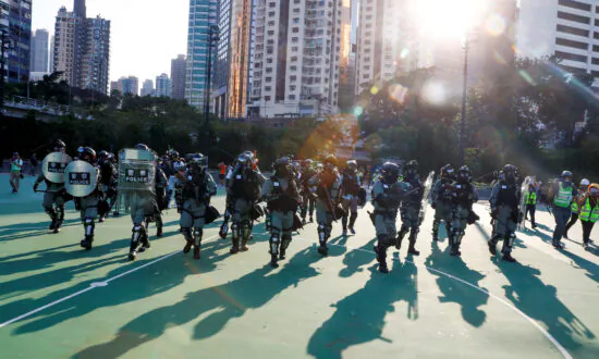 Scores Injured in Chaotic Weekend of Hong Kong Protests