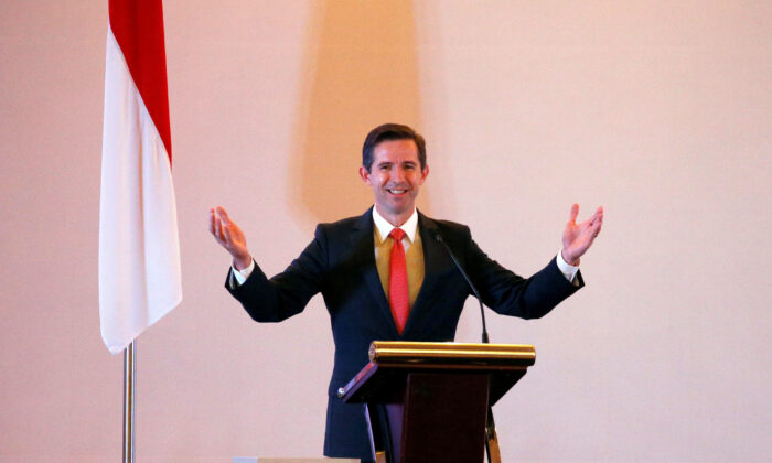 Australia's Minister of Trade, Tourism and Investment Simon Birmingham gestures as he speaks during a signing ceremony with Indonesia's Trade Minister in Jakarta, Indonesia on March 4, 2019. (Willy Kurniawan/Reuters)