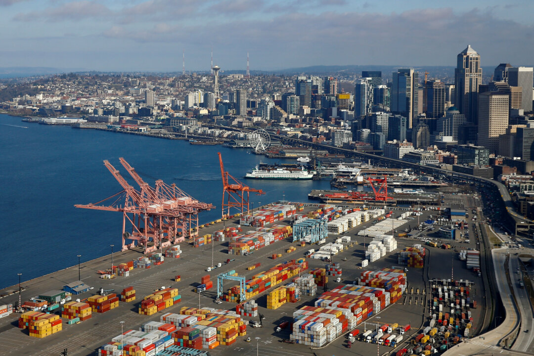 An aerial photo looking north shows shipping containers at the Port of Seattle and the Elliott Bay waterfront in Seattle, Washington, U.S. March 21, 2019. (REUTERS/Lindsey Wasson/File Photo)