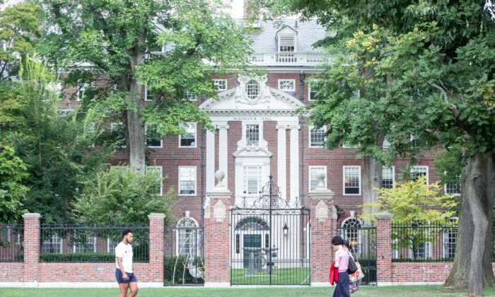 Pedestrians walk past a Harvard University building in Cambridge, Mass., on Aug. 30, 2018. (Scott Eisen/Getty Images)