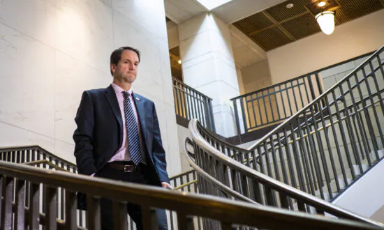 Democrat Himes Backs Republican Push to Declassify Intelligence on Origins of COVID