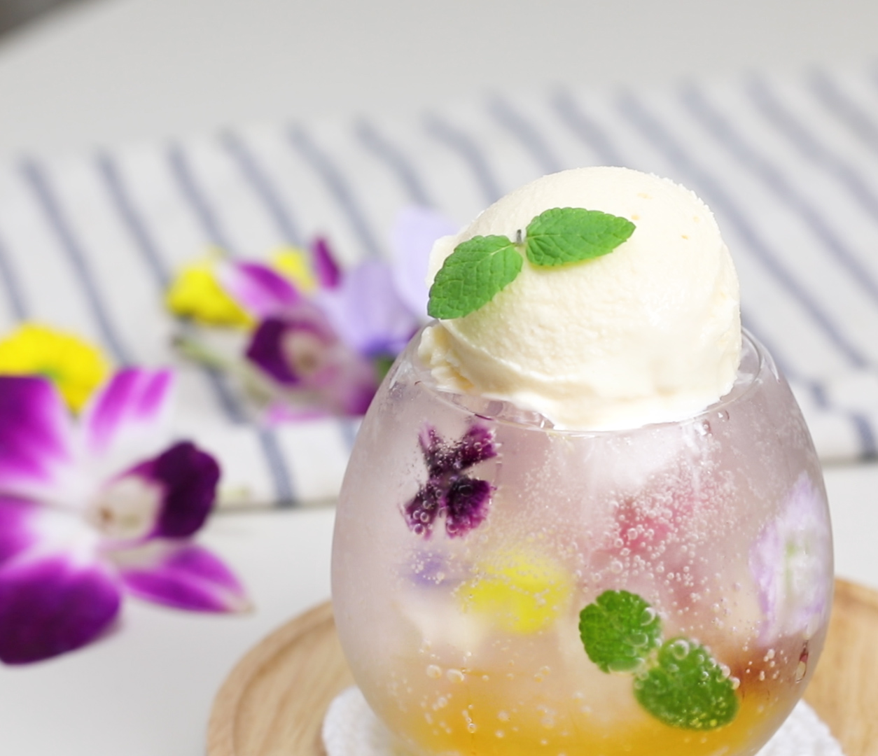 yuja gingerade ice cream float