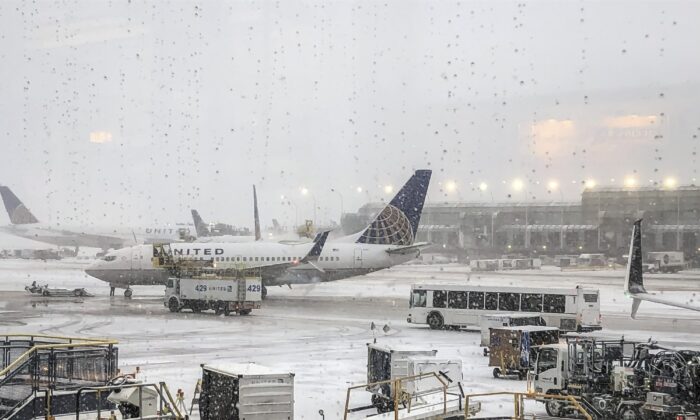 Snow falls on the United Terminal at O'Hare Airport in Chicago on the morning of Nov. 11, 2019. (Daryl Van Schouwen/Chicago Sun-Times via AP)