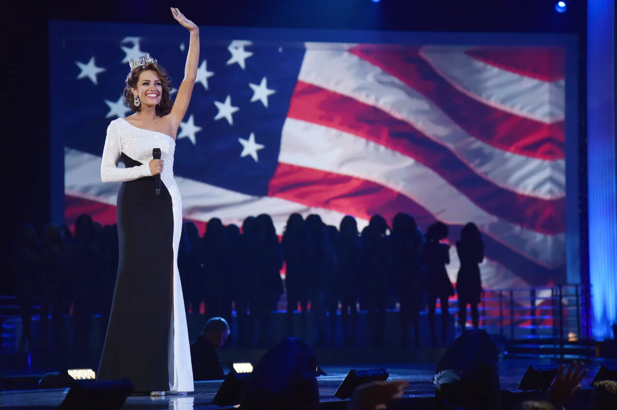 Maxwell performs onstage during the 2017 Miss America Competition at Boardwalk Hall Arena on Sept. 11, 2016, in Atlantic City, N.J. (Michael Loccisano/Getty Images for dcp)