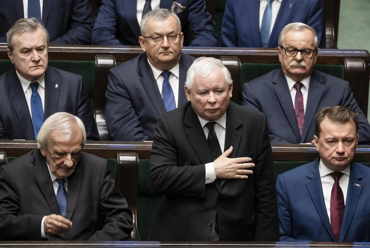 The leader of Poland's ruling Law and Justice party, Jaroslaw Kaczynski, center, swears in as a member of parliament during a gala inauguration of a new four-year term of the national parliament in Warsaw, Poland, on Nov. 12, 2019. (AP photo)