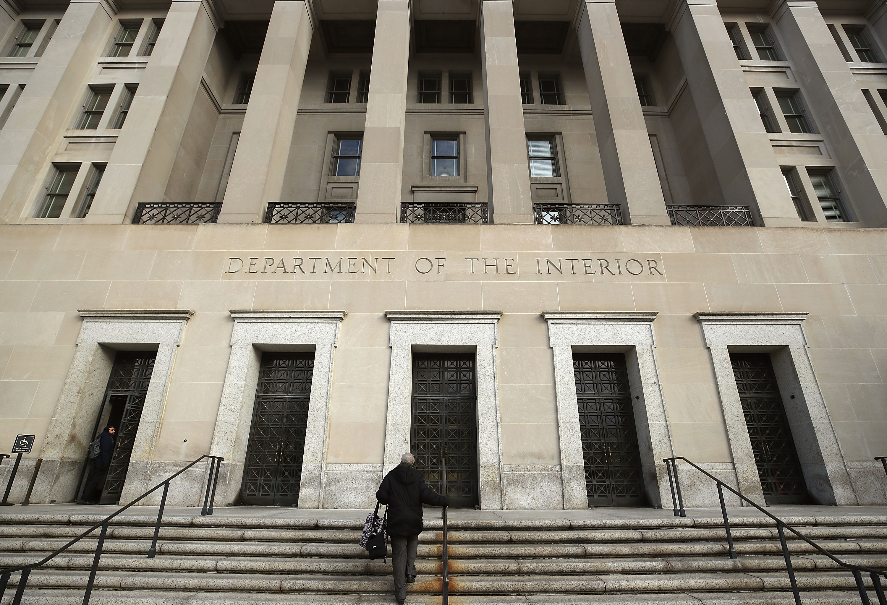 Red Team Hackers Crack 13,000 Department of Interior Passwords in 90 Minutes - Vimarsana News