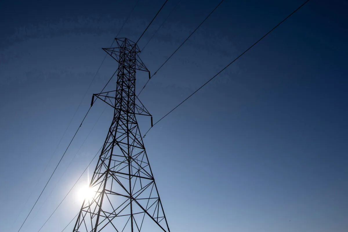 A hydro tower is shown in Toronto on Nov. 4, 2015. (The Canadian Press/Darren Calabrese)