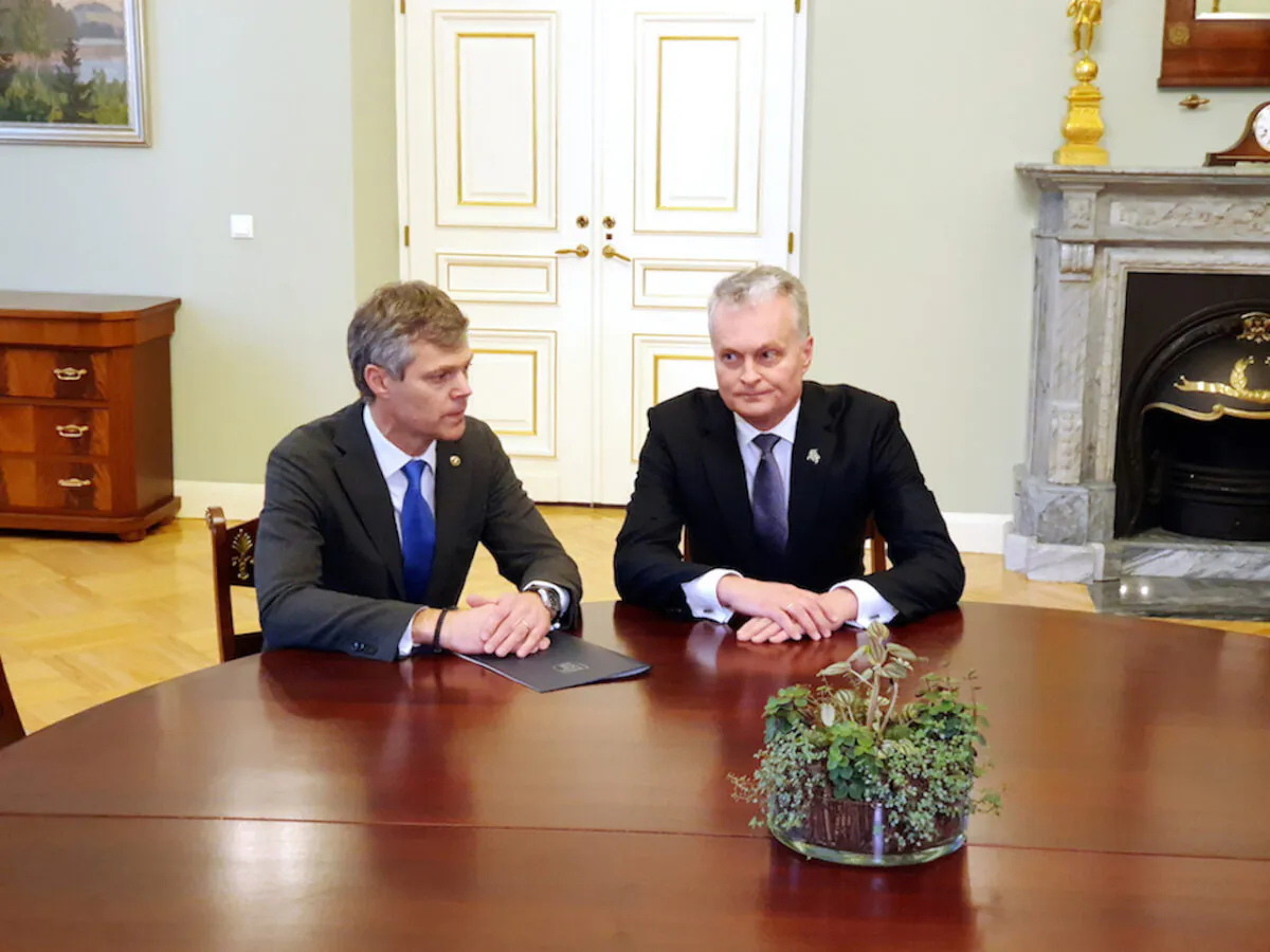 Lithuanian President Gitanas Nauseda (R) listens to Director of the State Security Department Darius Jauniskis in Vilnius, Lithuania on Nov. 15, 2019. (REUTERS/Andrius Sytas)