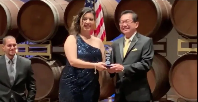 California Narcotic Officers Association Chairwoman Faye Maloney gave Citizen of the Year award to Frank Lee in Pleasanton, CA on Oct. 24. (Nathan Su/The Epoch Times)