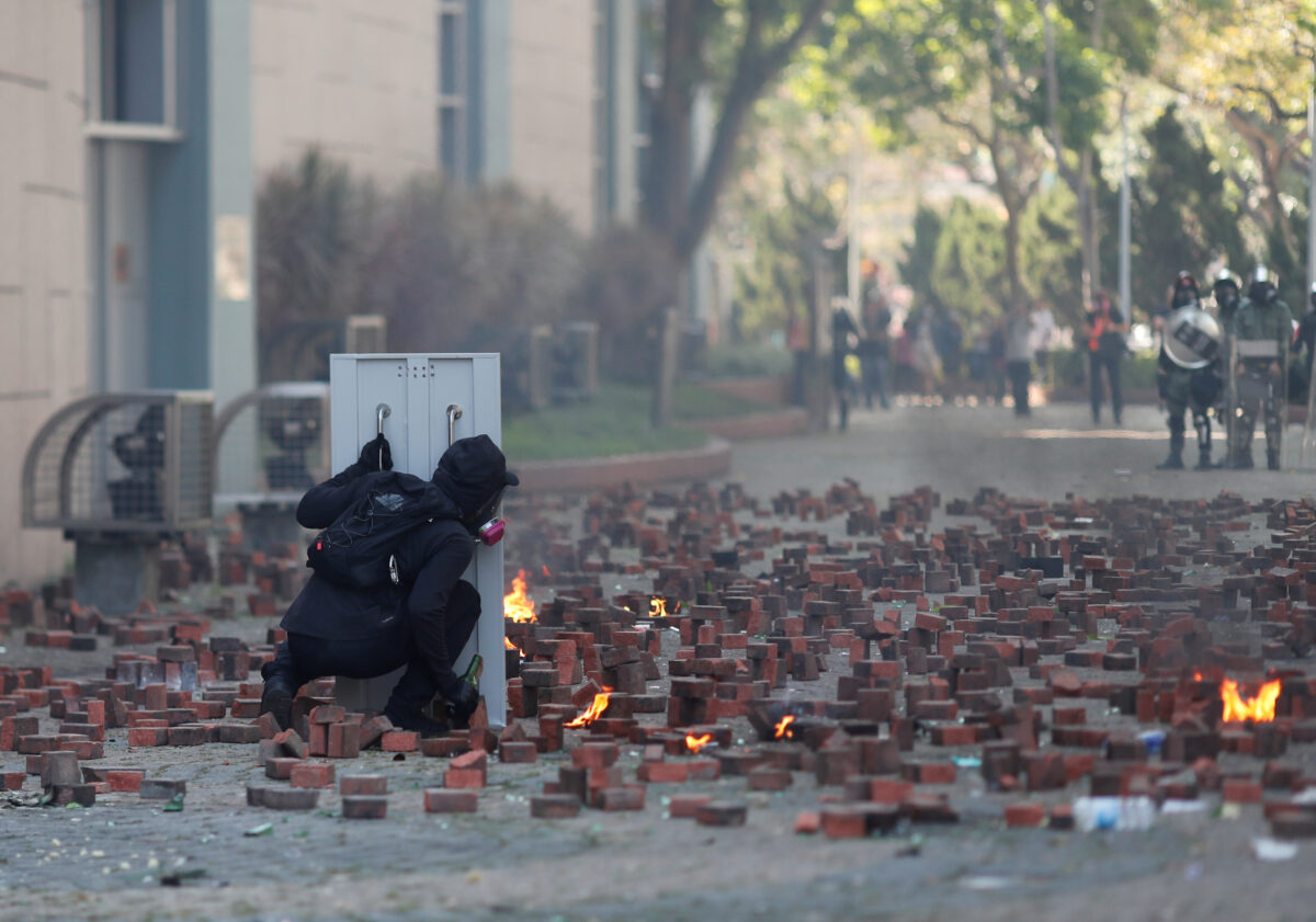 Hong Kong Protesters and Police Face Off in Fresh University Clashes