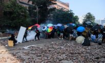 Hong Kong Police Suspends Implementing Anti-Mask Law, Amid Continued Violence at College Campus