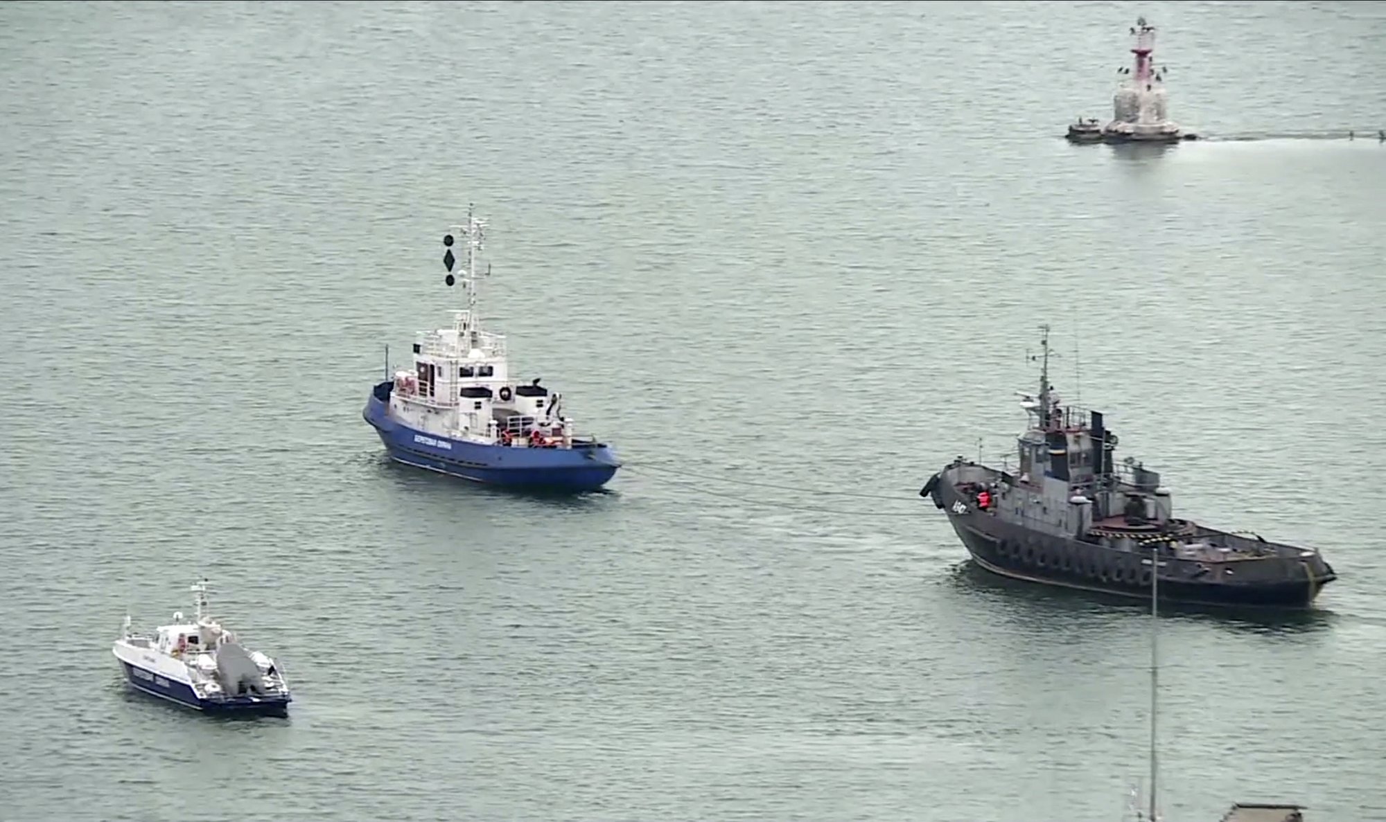 Russia returns 3 seized Ukraine boats 1