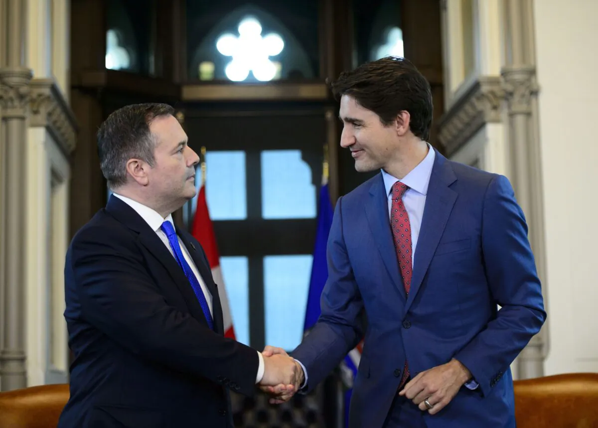 Prime Minister Justin Trudeau shakes hands with Alberta Premier Jason Kenney in Trudeau’s office on Parliament Hill on May 2, 2019. (The Canadian Press/Sean Kilpatrick)