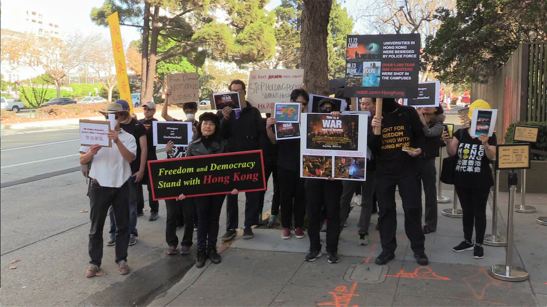 Hong Kong supporters demonstrate at the San Francisco Chinese Consulate on Nov. 18, 2019. (Nathan Su/The Epoch Times)