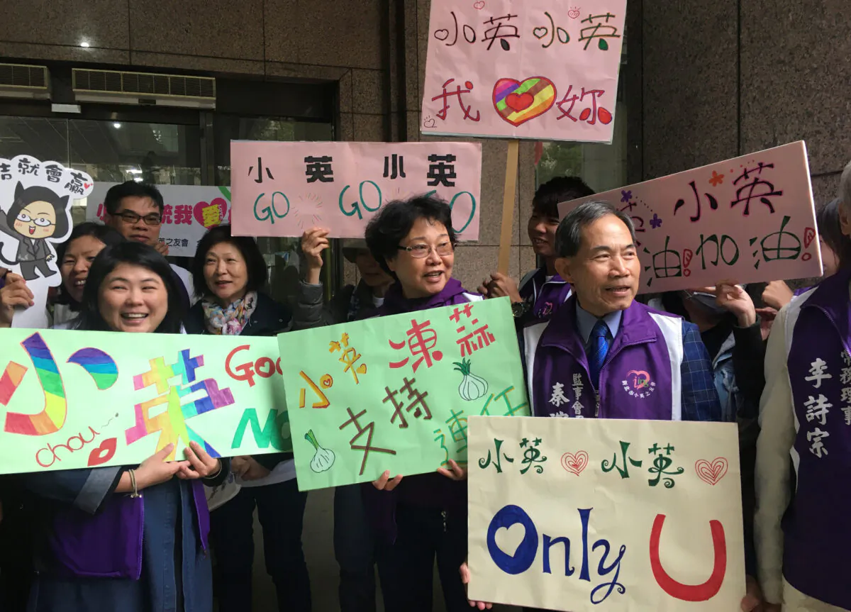 Supporters of Taiwan's President Tsai Ing-wen wait for her arrival to formally register her candidacy for the election, in Taipei, Taiwan on Nov. 19, 2019. (Ben Blanchard/Reuters)