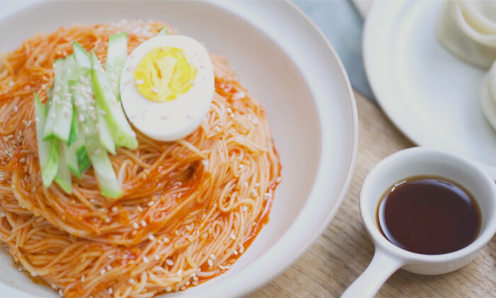 Air-dried instant rice noodles can be the base of a quick and delicious meal. (Courtesy of Han's Korea)