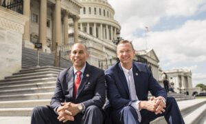 Bipartisan Congressmen Receive Lifetime Achievement Award