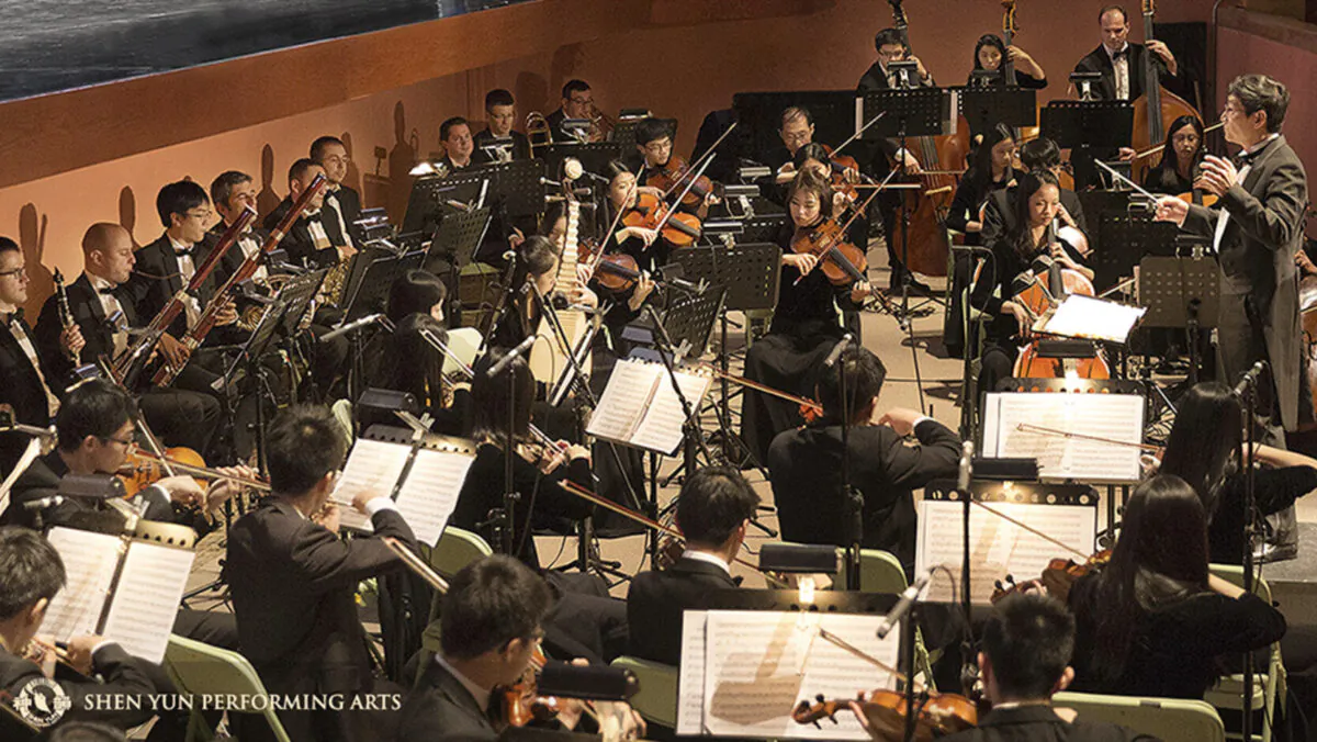 Shen Yun features a unique orchestra that harmoniously blends traditional Chinese instruments and Western instruments. (Courtesy Shen Yun Performing Arts)