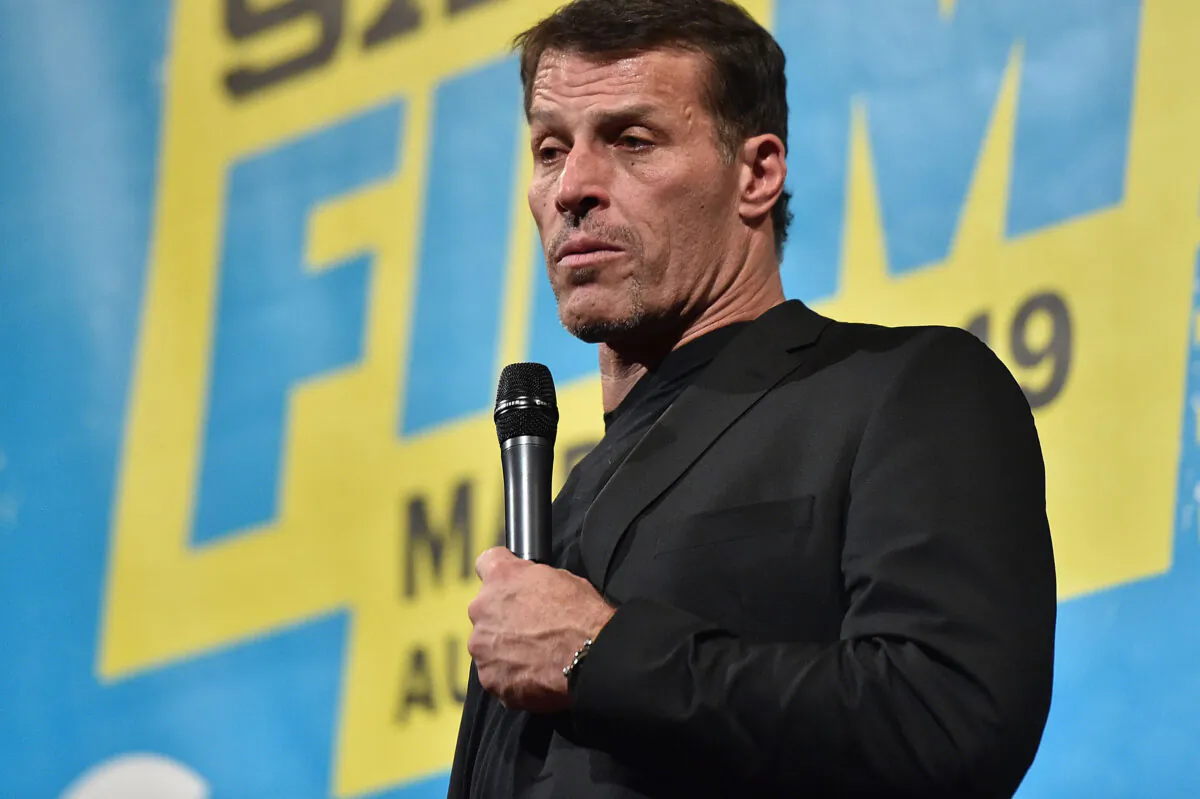 Motivational speaker Tony Robbins speaks during the 2016 SXSW Music, Film + Interactive Festival in Austin, Texas on March 14, 2016. (Mike Windle/Getty Images for SXSW)